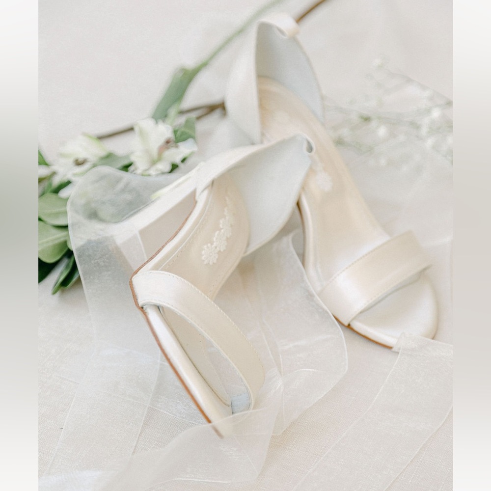 White heel ribbon women’s shoes, Bridal shoes, wedding shoes, ivory heels